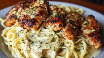 Creamy Garlic Butter Chicken & Linguine in Alfredo Sauce