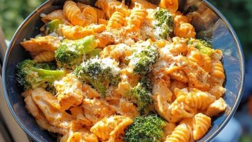 Cheesy Chicken Broccoli Pasta