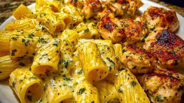 Cheesy Garlic Butter Chicken Rigatoni in Creamy Alfredo Sauce