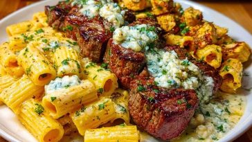 Cheesy Garlic Butter Steak with Rigatoni in Four-Cheese Sauce