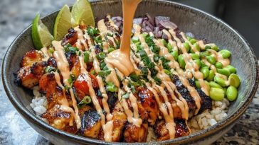 Chili-Chicken-Bowl-with-Coconut-Lime-Drizzle
