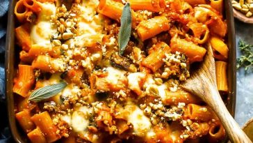 Cheesy Pasta Bake with Pumpkin-Tomato Sauce