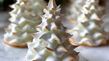 Tree Meringue Cookies