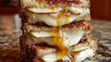 Smoked Gouda Apple Grilled Cheese