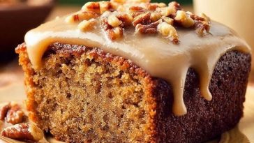 Moist Old-Fashioned Applesauce Cake