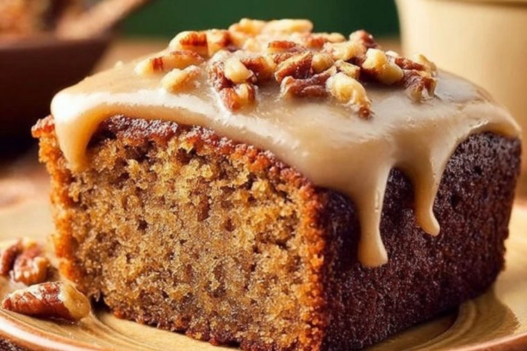 Moist Old-Fashioned Applesauce Cake