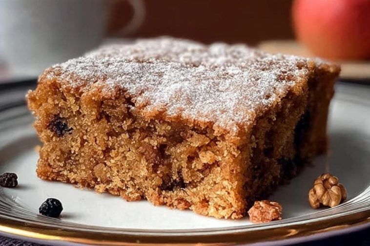 Old-Fashioned Applesauce Cake
