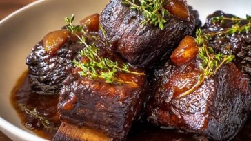 Slow Cooker Beef Short Ribs