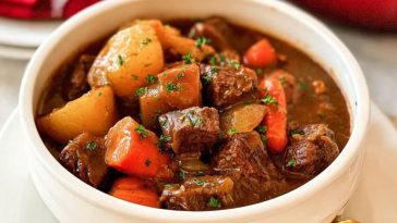 Easy Pioneer Woman's Crockpot Beef Stew