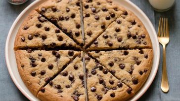 Giant Chocolate Chip Cookie