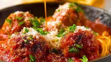 Homemade Classic Spaghetti and Meatballs