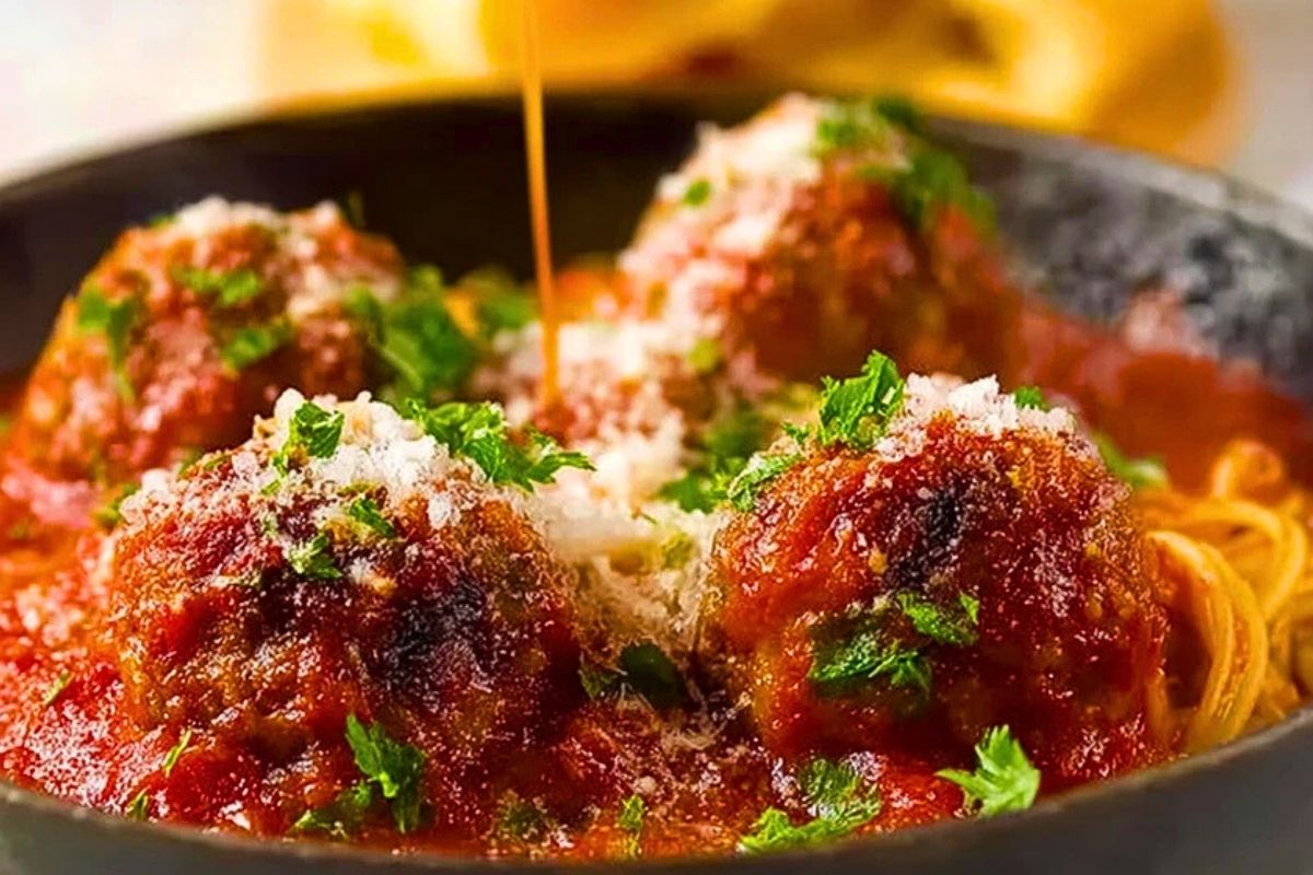 Homemade Classic Spaghetti and Meatballs