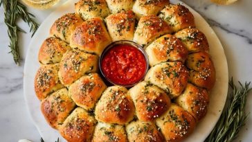 Pull Apart Garlic Bread Wreath