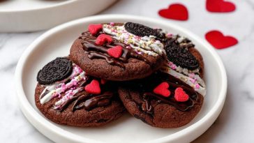 Bakery-Style Valentine's Oreo Cookies With Chocolate Drip