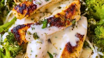 Creamy Garlic Chicken and Broccoli Bowls