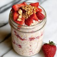 Strawberry Cheesecake Overnight Oats