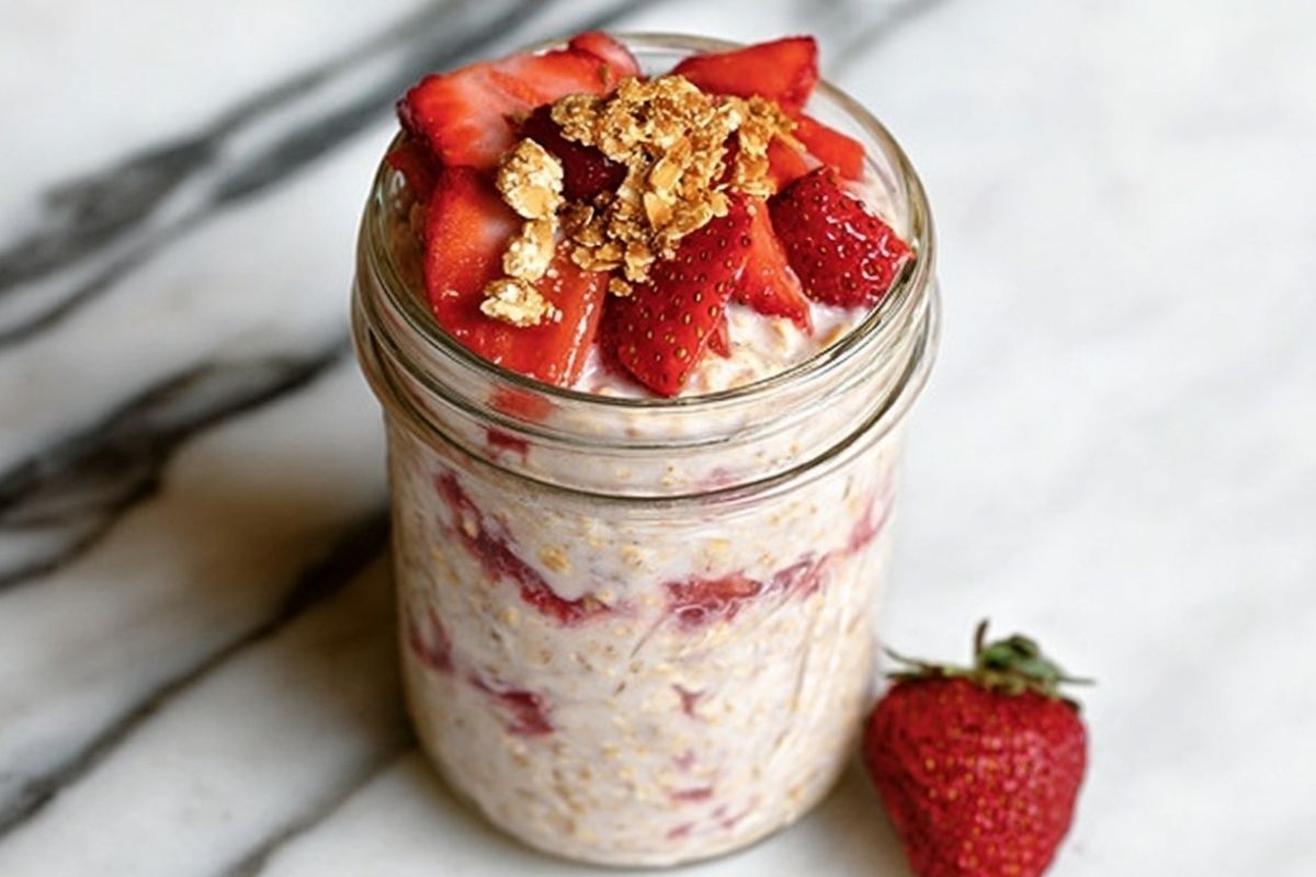 Strawberry Cheesecake Overnight Oats